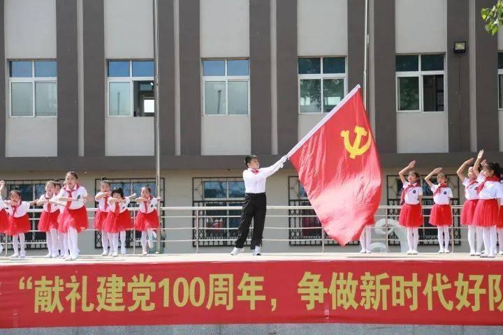 超火女主胎穿古言文：一朝穿成小粉团，还吃着奶呢就被王爷买走了