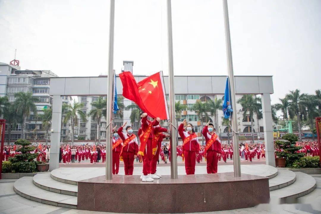 中央大街巡逻民警变打卡警点：2位大高个民警被我们找到了