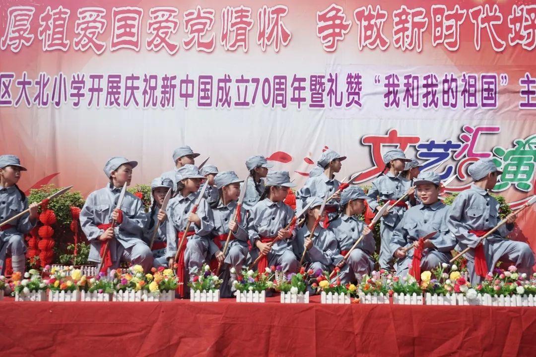 别人惹我生气我瞪他，他不要脸的装傻“看我干什么”我怎么回气死他游戏画面